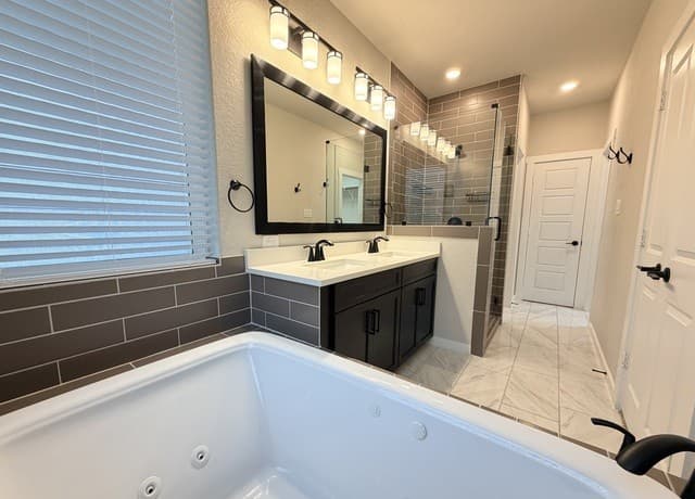 5843  Whitby Rd Unit 30, San Antonio, TX 78240 — photo 11