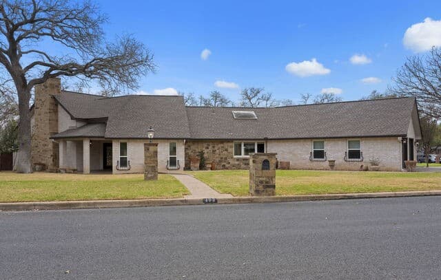 403  Candlelight, Fredericksburg, TX 78624 — photo 2