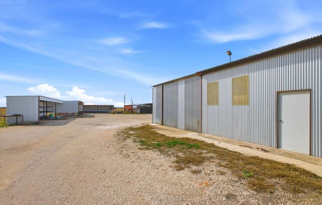 4456  Fm 536, Pleasanton, TX 78064 — photo 8