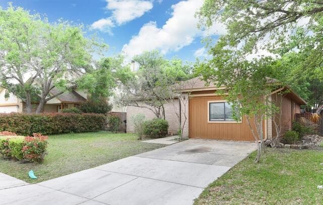 6334 Candleview