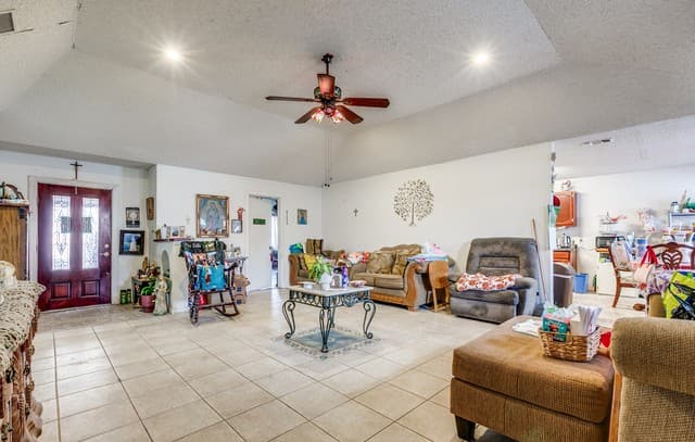 1551 W Villaret, San Antonio, TX 78224 — photo 5
