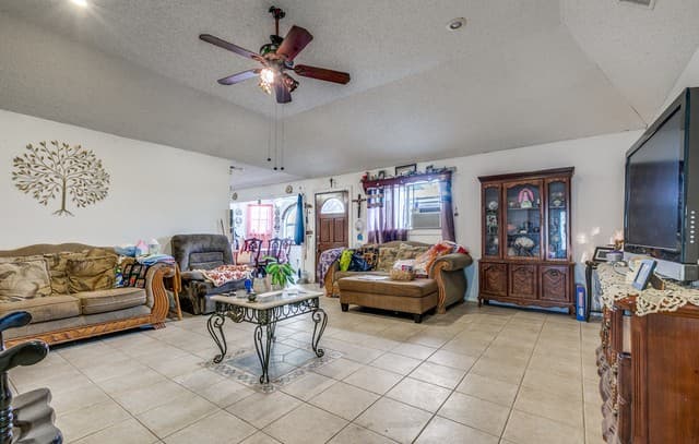 1551 W Villaret, San Antonio, TX 78224 — photo 6