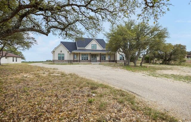 1062  Lariat, Bandera, TX 78003 — photo 2
