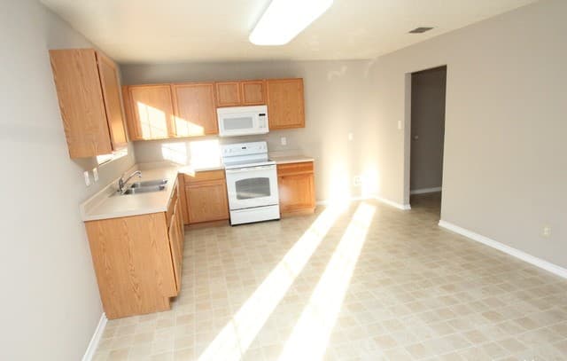 9715  Amber Ledge, San Antonio, TX 78245 — photo 10