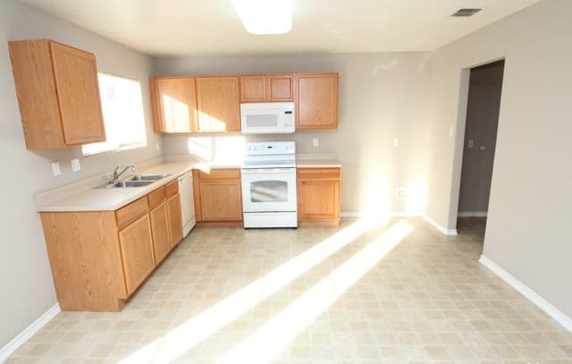 9715  Amber Ledge, San Antonio, TX 78245 — photo 9