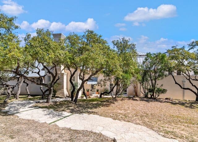 3564  Mountain Loop, San Antonio, TX 78261 — photo 2