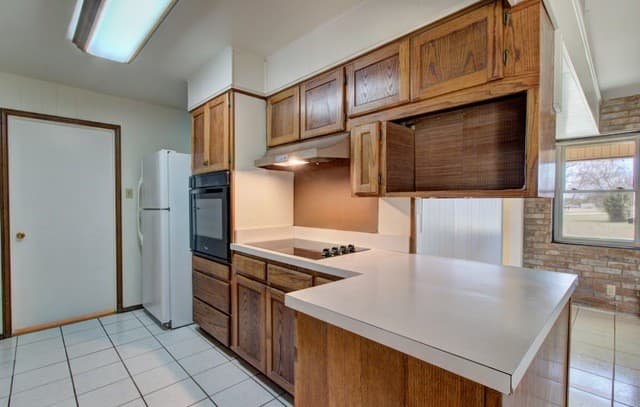 121  Young, Universal City, TX 78148 — photo 11