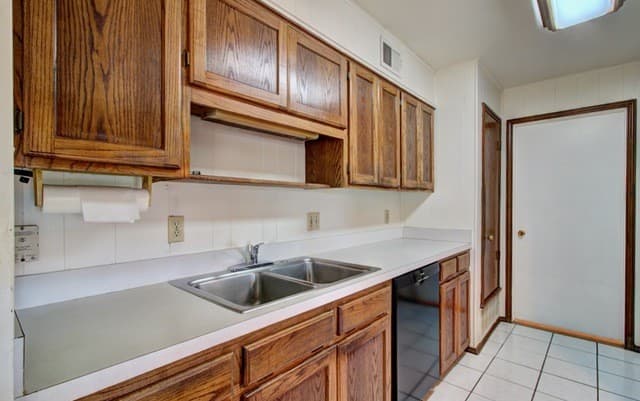 121  Young, Universal City, TX 78148 — photo 12