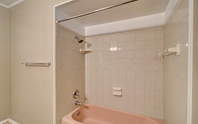 121  Young, Universal City, TX 78148 — photo 17