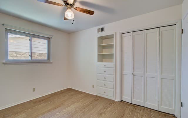 121  Young, Universal City, TX 78148 — photo 18