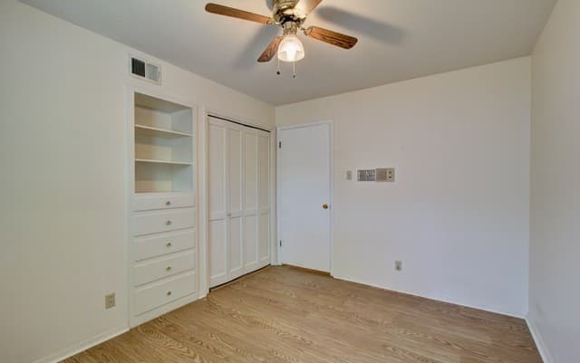 121  Young, Universal City, TX 78148 — photo 19