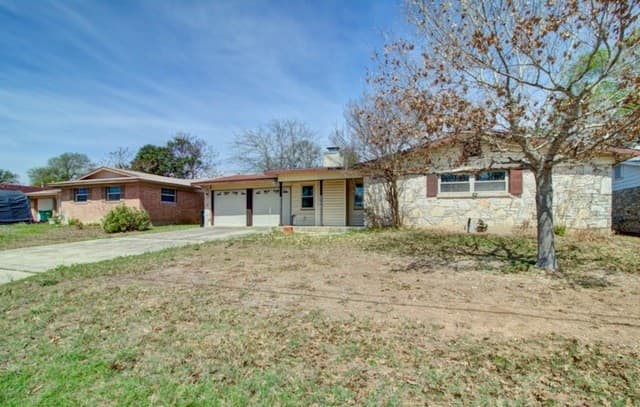 121  Young, Universal City, TX 78148 — photo 2