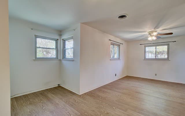 121  Young, Universal City, TX 78148 — photo 20