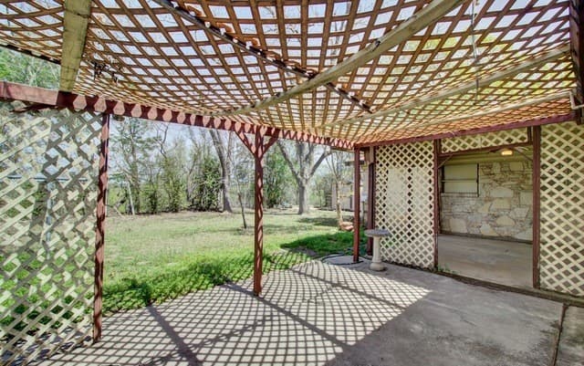 121  Young, Universal City, TX 78148 — photo 23