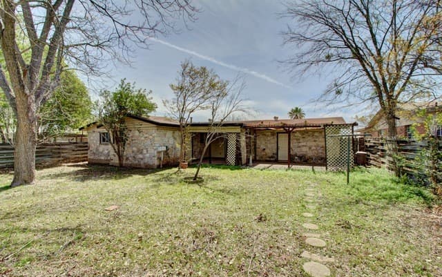 121  Young, Universal City, TX 78148 — photo 25