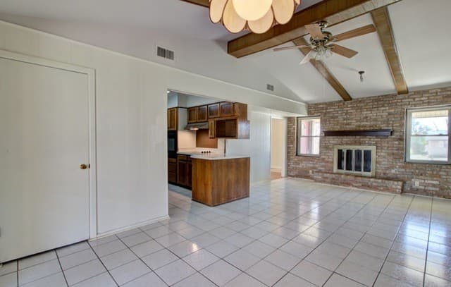 121  Young, Universal City, TX 78148 — photo 9