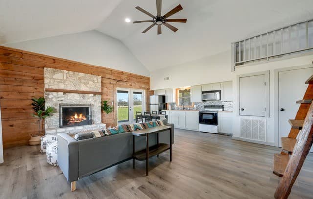 2803  Zenner Ahrens, Fredericksburg, TX 78624 — photo 4