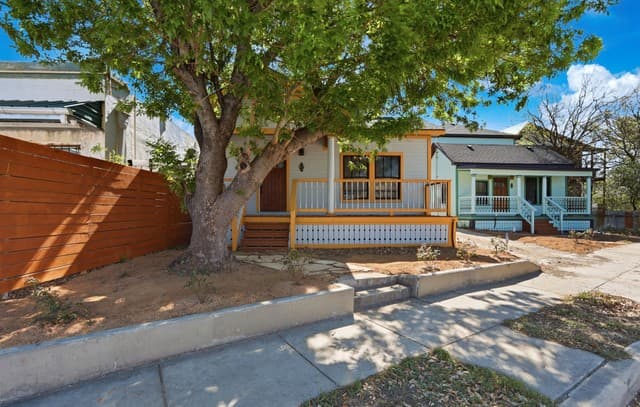 608  Labor, San Antonio, TX 78210 — photo 2