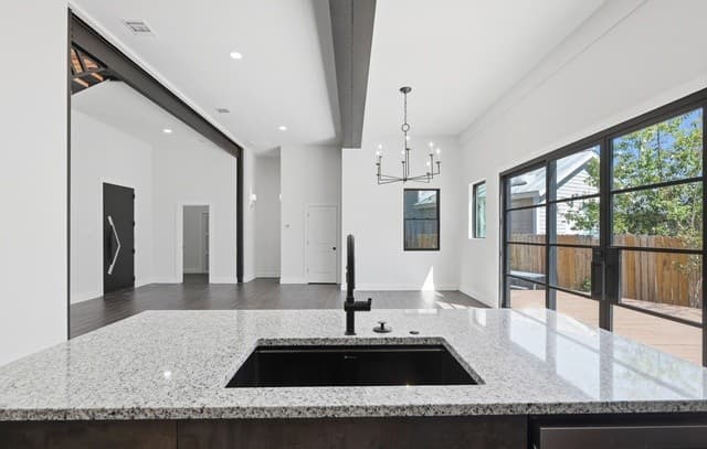 608  Labor, San Antonio, TX 78210 — photo 22