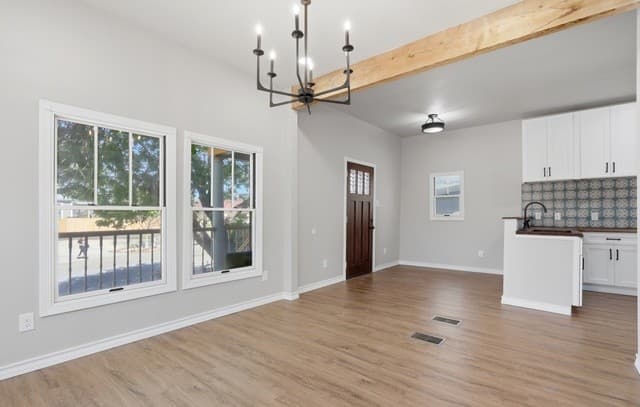 608  Labor, San Antonio, TX 78210 — photo 6