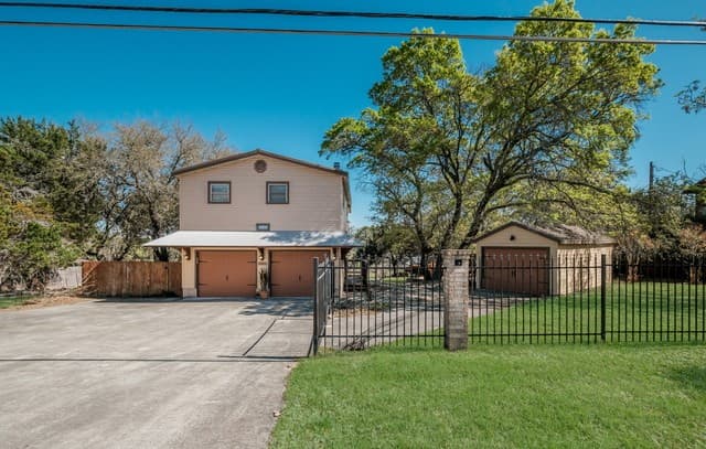 1512  Skyline, Canyon Lake, TX 78133 — photo 2