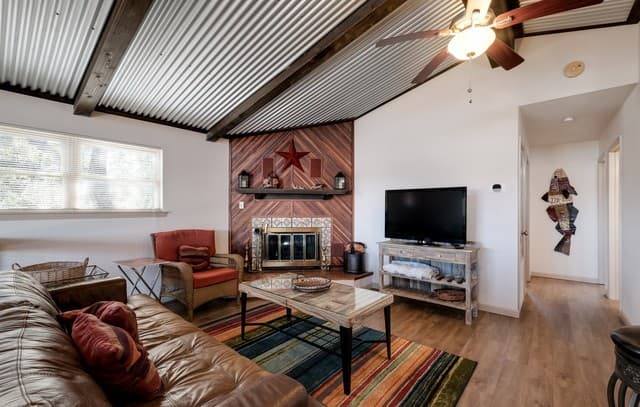 1512  Skyline, Canyon Lake, TX 78133 — photo 4