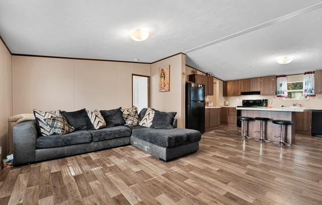 22915  Savannah Hts, Von Ormy, TX 78073 — photo 2