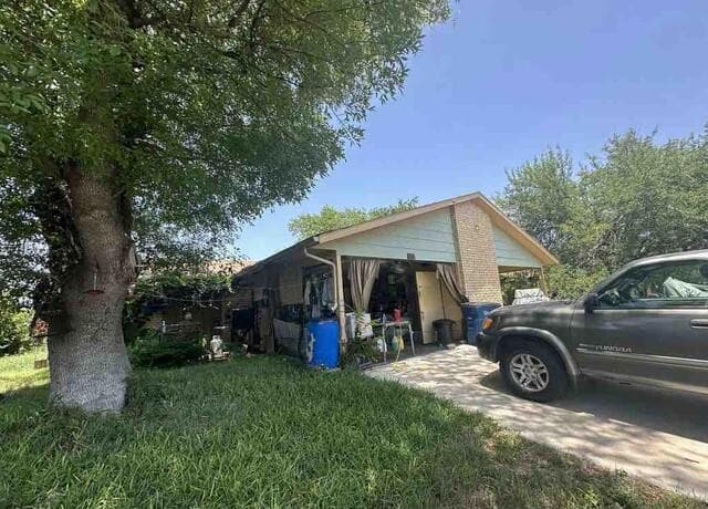 1513  Eichen, New Braunfels, TX 78130 — photo 2