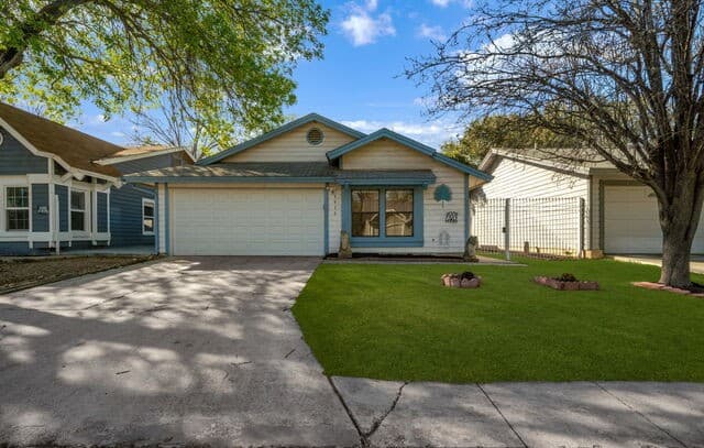 3916 Chimney Springs