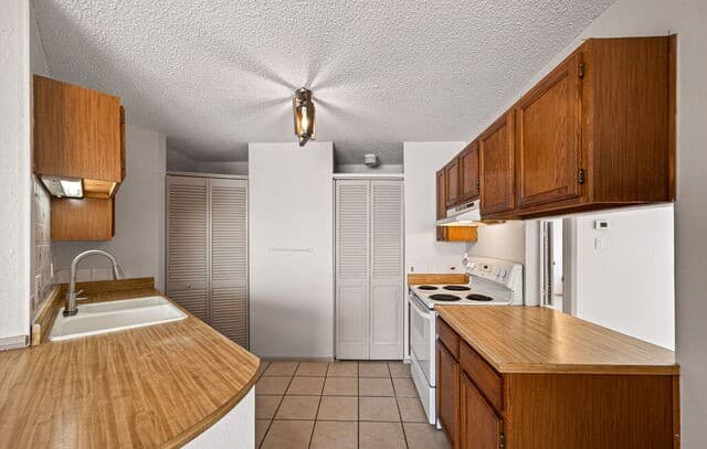 3916  Chimney Springs, San Antonio, TX 78247 — photo 16