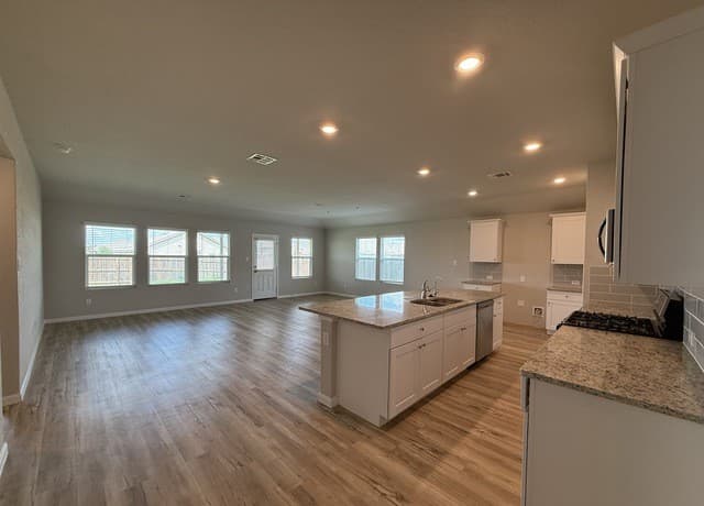 554  Blue Stem Rd, New Braunfels, TX 78130 — photo 2