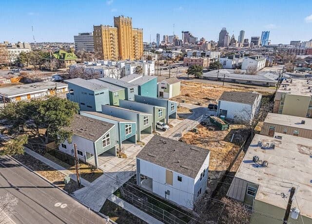 310  W Evergreen St #109, San Antonio, TX 78212 — photo 2
