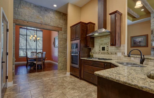 204  Fawn Ln, Floresville, TX 78114 — photo 10