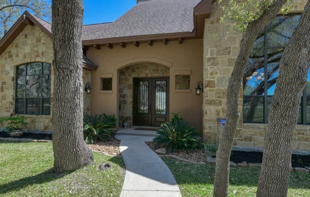 204  Fawn Ln, Floresville, TX 78114 — photo 3