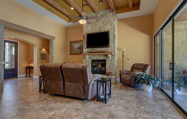 204  Fawn Ln, Floresville, TX 78114 — photo 5