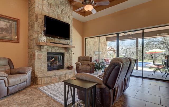 204  Fawn Ln, Floresville, TX 78114 — photo 6