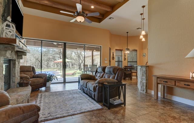 204  Fawn Ln, Floresville, TX 78114 — photo 7
