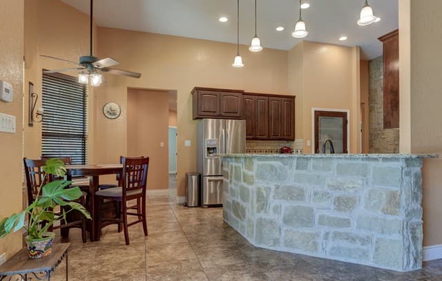 204  Fawn Ln, Floresville, TX 78114 — photo 8