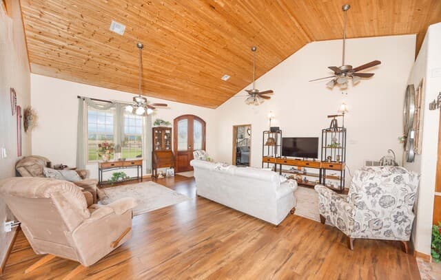 15980  County Road 582, LaCoste, TX 78039 — photo 2