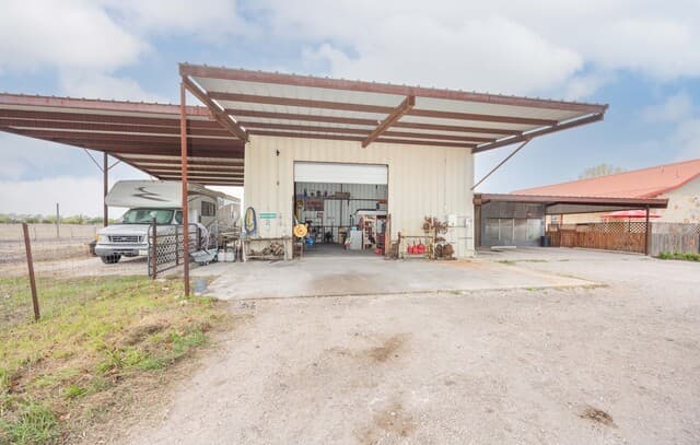15980  County Road 582, LaCoste, TX 78039 — photo 21