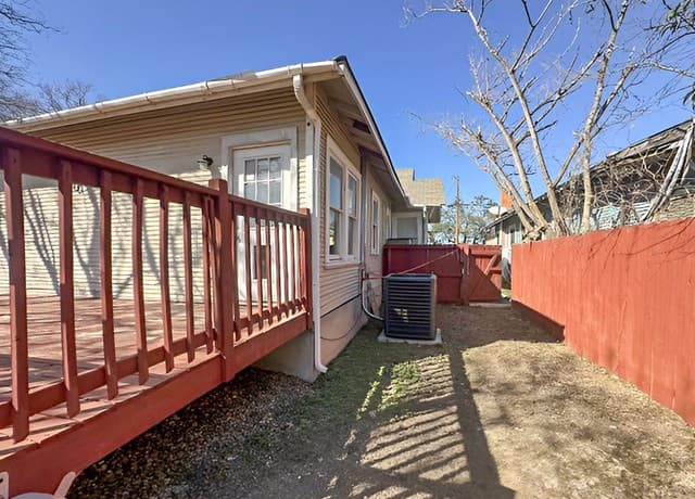 114  Yale, San Antonio, TX 78201 — photo 18