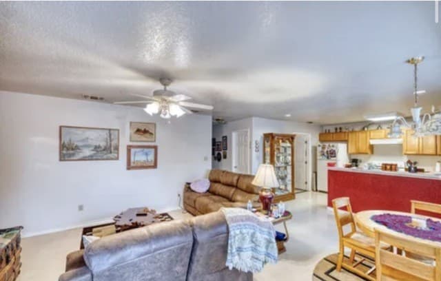 622 S Oak, Pearsall, TX 78061 — photo 3