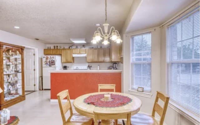 622 S Oak, Pearsall, TX 78061 — photo 6