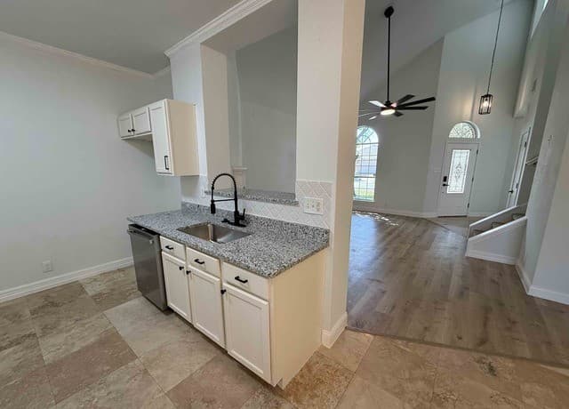 12122  Clubhouse, San Antonio, TX 78221 — photo 11