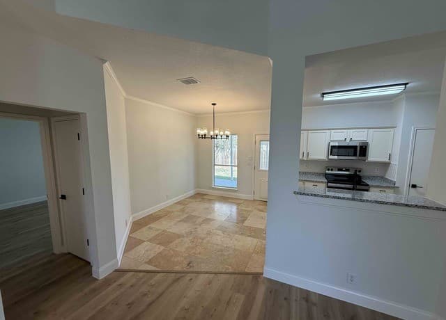 12122  Clubhouse, San Antonio, TX 78221 — photo 8