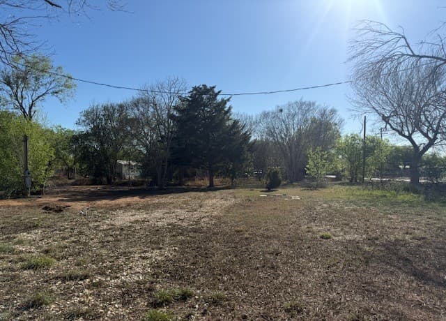 910  Chestnut, Jourdanton, TX 78026 — photo 2