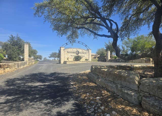 216  George Dolson, Blanco, TX 78606 — photo 7