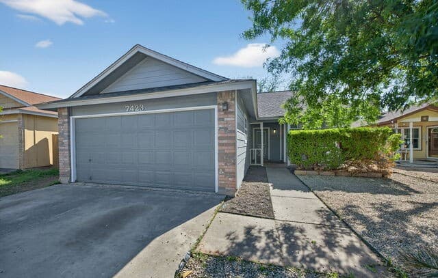 7423  Hardesty, San Antonio, TX 78250 — photo 2