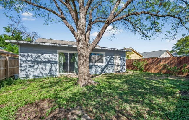 7423  Hardesty, San Antonio, TX 78250 — photo 23