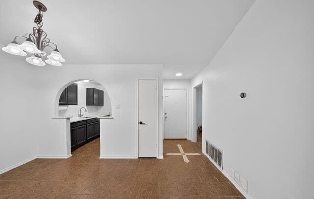 7423  Hardesty, San Antonio, TX 78250 — photo 4